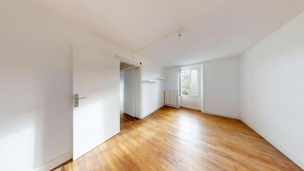 Maison en pierre familiale ? Charme, espace et emplacement privilégié !