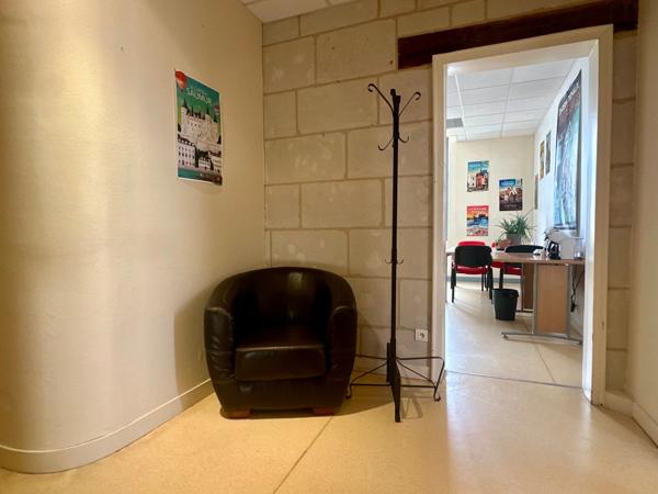Dpt Maine et Loire (49), à louer un bureau avec une place de parking sécurisé.