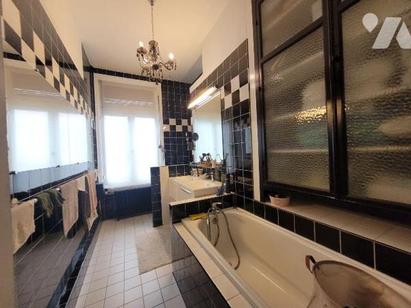  Maison de caractère de 1913 ? 185 m² ? Grand terrain exposé Sud ? Garage 3 voitures ? Dunkerqu...