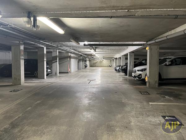 Vente parking Bordeaux : 24 000 € - AJP Immobilier Le Bouscat