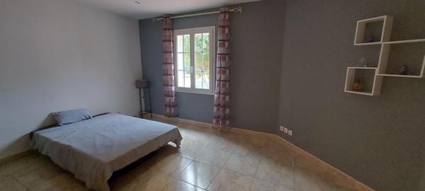 GARD. 30. GENERAC. Belle maison de 184 m2 de plain-pied sur terrain arboré de 1264 m² avec piscine