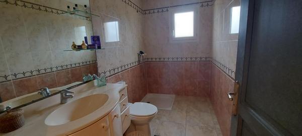 GARD. 30. GENERAC. Belle maison de 184 m2 de plain-pied sur terrain arboré de 1264 m² avec piscine