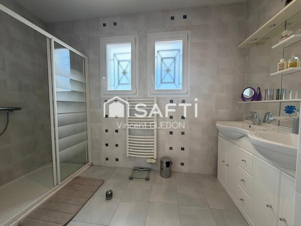 Maison 4 faces avec piscine, suite parentale