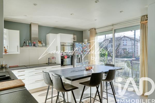 Maison à vendre 7 pièces 162 m² Houilles