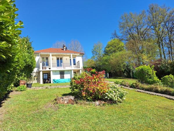 maison de charme avec vue panoramique et jardin dominant