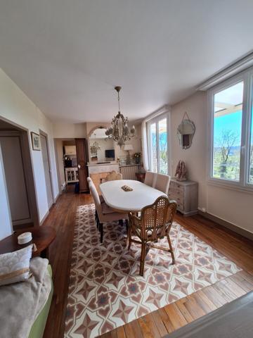 maison de charme avec vue panoramique et jardin dominant