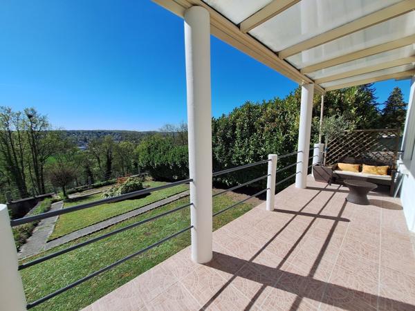 maison de charme avec vue panoramique et jardin dominant