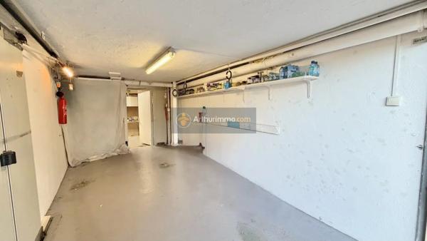Vente                                                      Local commercial
                        
                     2 pièces                      19 m2                     à Saint-Aygulf