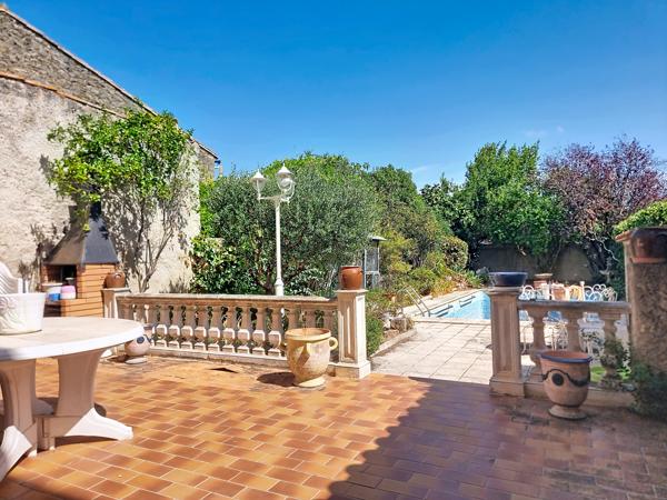 Maison
         7 pièces
        - 250 m² Exclusivité 175 000 € *