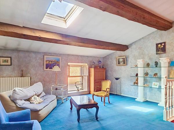 Maison
         7 pièces
        - 250 m² Exclusivité 175 000 € *