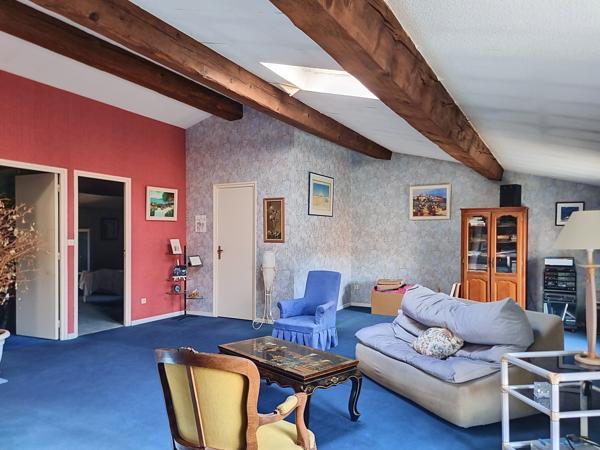 Maison
         7 pièces
        - 250 m² Exclusivité 175 000 € *