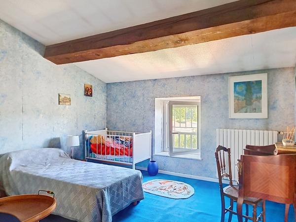 Maison
         7 pièces
        - 250 m² Exclusivité 175 000 € *