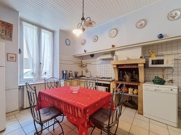 Maison
         7 pièces
        - 250 m² Exclusivité 175 000 € *