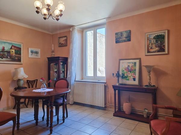 Maison
         7 pièces
        - 250 m² Exclusivité 175 000 € *