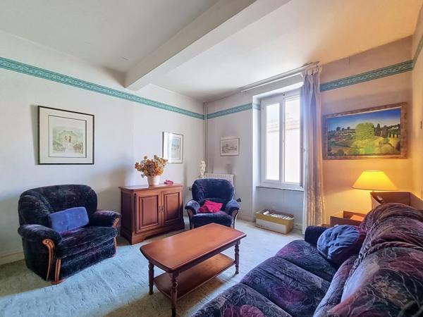 Maison
         7 pièces
        - 250 m² Exclusivité 175 000 € *