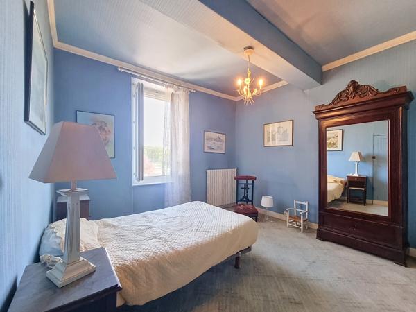 Maison
         7 pièces
        - 250 m² Exclusivité 175 000 € *