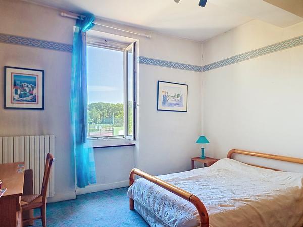 Maison
         7 pièces
        - 250 m² Exclusivité 175 000 € *