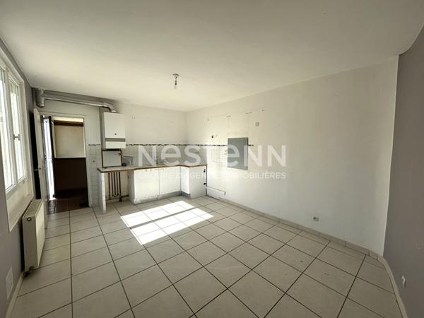 MAISON DE VILLE PLEIN CENTRE DE CHABRIS AVEC 2 CHAMBRES ET POSSIBILITÉ D'UNE 3ème (INDRE 36)