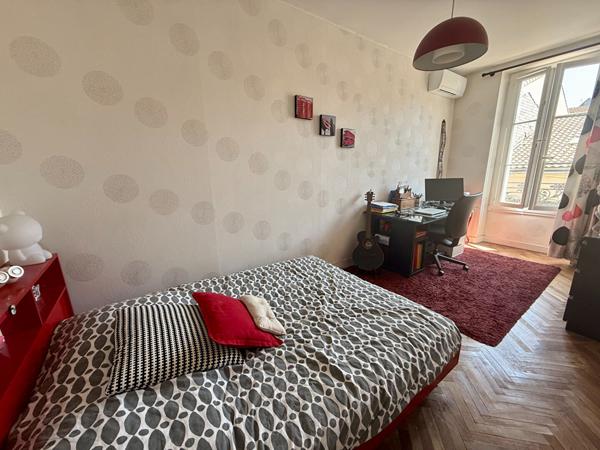 Maison  pierre 5 pièces à vendre à Bordeaux - Quartier Ornano - Hôtel de Police
