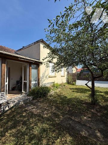 À vendre à Troyes, dans l'Aube (10), une maison d'habitation construite dans les années 20, d'u...