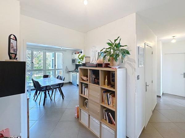 13190 Allauch Appartement 3 pièce(s) 72 m²  avec extérieur, deux chambres, stationnement libre.