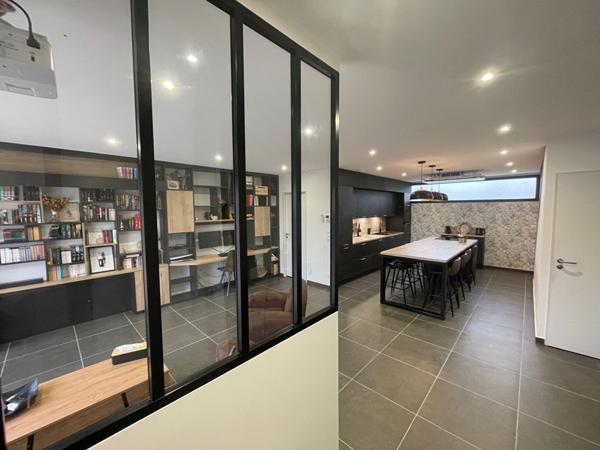 Maison moderne à vendre à Saint Romain de Jalionas - 3 chambres, jardin et terrasse !