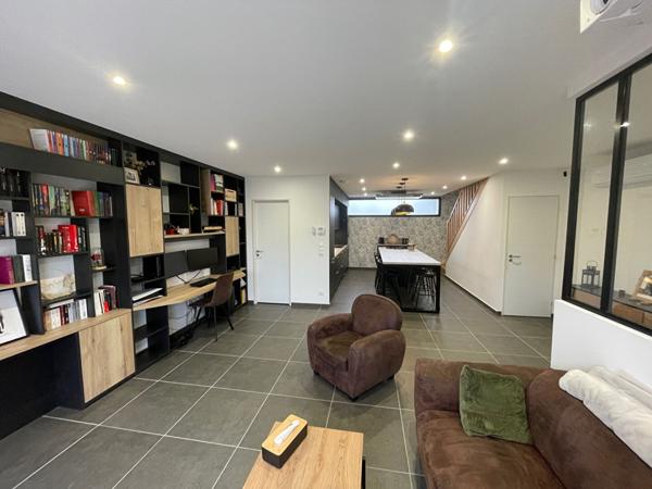 Maison moderne à vendre à Saint Romain de Jalionas - 3 chambres, jardin et terrasse !