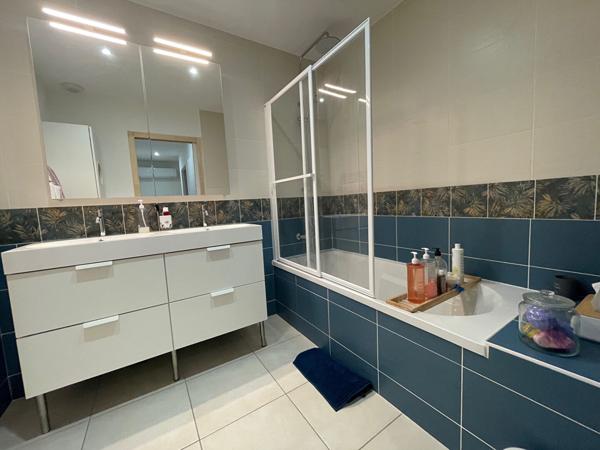 Maison moderne à vendre à Saint Romain de Jalionas - 3 chambres, jardin et terrasse !