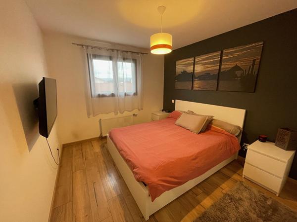 Maison moderne à vendre à Saint Romain de Jalionas - 3 chambres, jardin et terrasse !