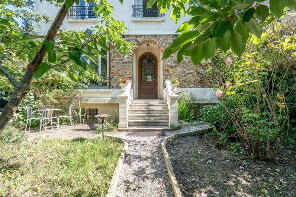 A 100 m du Bois, 400 m du RER A, 1,2 km du Métro
