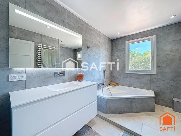 Propriété d'exception de 190m² sur 14020m² de terrain clos