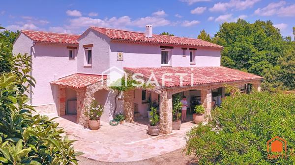 Propriété d'exception de 190m² sur 14020m² de terrain clos