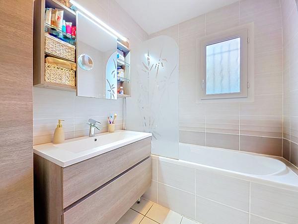 EXCLUSIVITE : MAISON DE PLAIN PIED 4P 88M2 AVEC JARDIN ET PISCINE