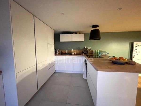 Maison de ville rénovée avec 2 terrasses plein sud – Idéale résidence principale ou secondaire à Pluneret(56)