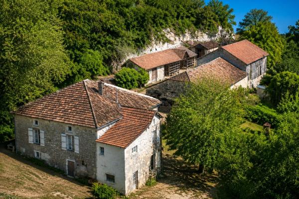 Corps de ferme avec 23 hectares et grange de 200 m² Barguelonne en quercy