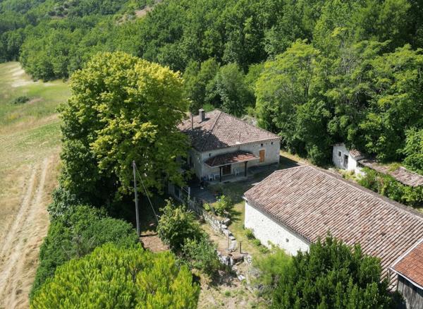 Corps de ferme avec 23 hectares et grange de 200 m² Barguelonne en quercy