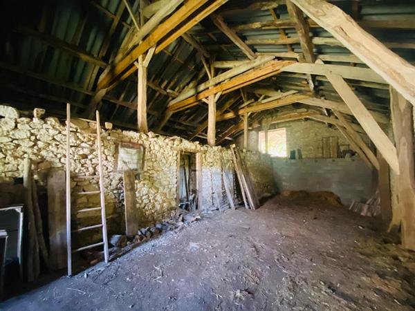 Corps de ferme avec 23 hectares et grange de 200 m² Barguelonne en quercy