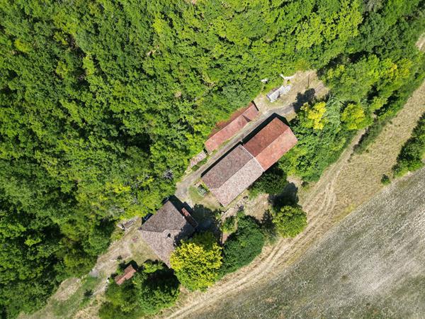 Corps de ferme avec 23 hectares et grange de 200 m² Barguelonne en quercy