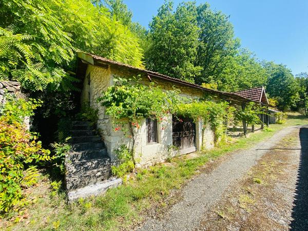Corps de ferme avec 23 hectares et grange de 200 m² Barguelonne en quercy