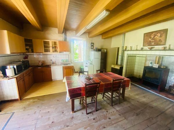 Corps de ferme avec 23 hectares et grange de 200 m² Barguelonne en quercy