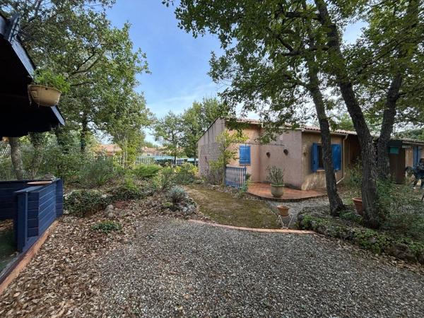 villa de plain pied avec joli jardin