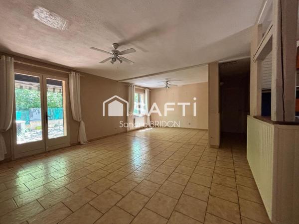 villa de plain pied avec joli jardin