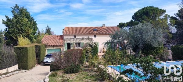 Maison traditionnelle 6 pièces de 132 m² à Caumont-sur-Durance (84510)