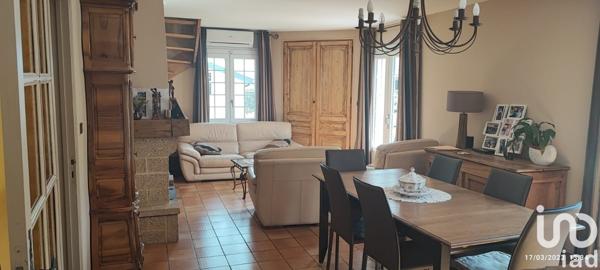 Maison traditionnelle 6 pièces de 132 m² à Caumont-sur-Durance (84510)