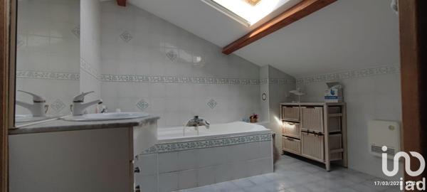 Maison traditionnelle 6 pièces de 132 m² à Caumont-sur-Durance (84510)