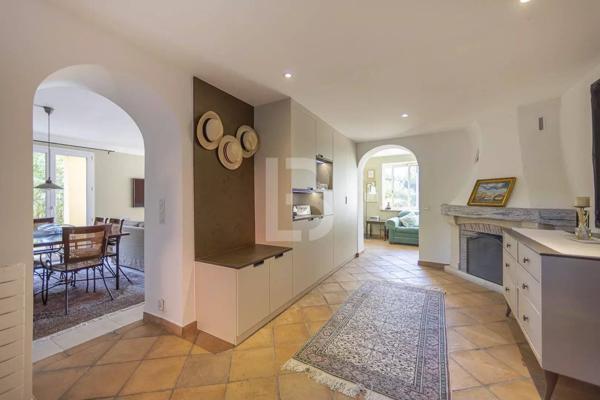 Maison parfaite a vendre! Piscine, jardin méditerranéen et maison d’amis