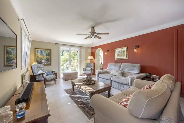 Maison parfaite a vendre! Piscine, jardin méditerranéen et maison d’amis