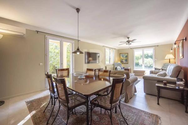 Maison parfaite a vendre! Piscine, jardin méditerranéen et maison d’amis