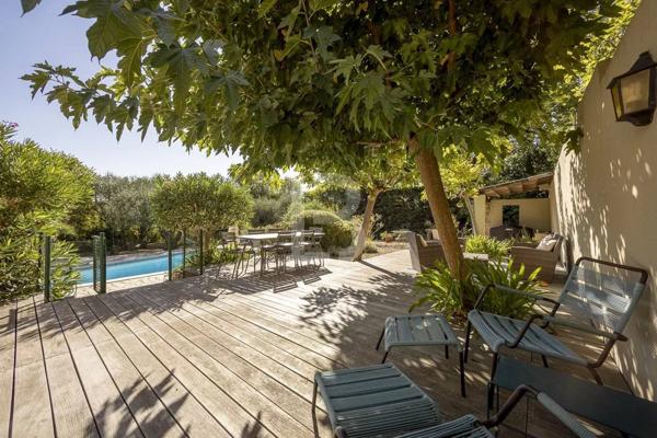 Maison parfaite a vendre! Piscine, jardin méditerranéen et maison d’amis