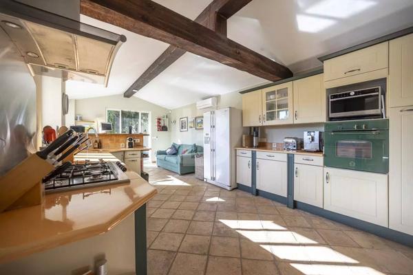 Maison parfaite a vendre! Piscine, jardin méditerranéen et maison d’amis